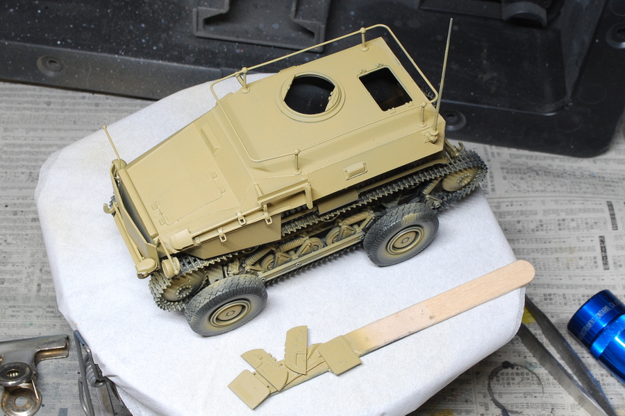 Sd.Kfz.254 TRACKED ARMORED SCOUT CAR HOBBY BOSS 1/35 PAINTING