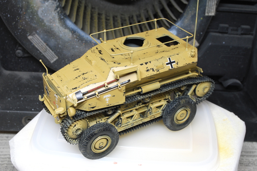 Sd.Kfz.254 TRACKED ARMORED SCOUT CAR HOBBY BOSS 1/35 PAINTING