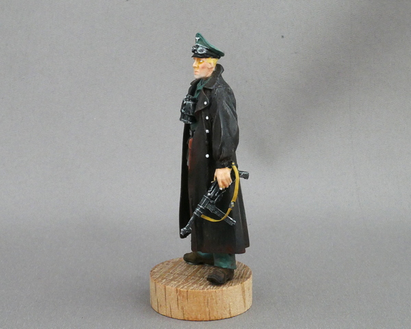 resin figure of a German Waffen SS officer of a Brachi model