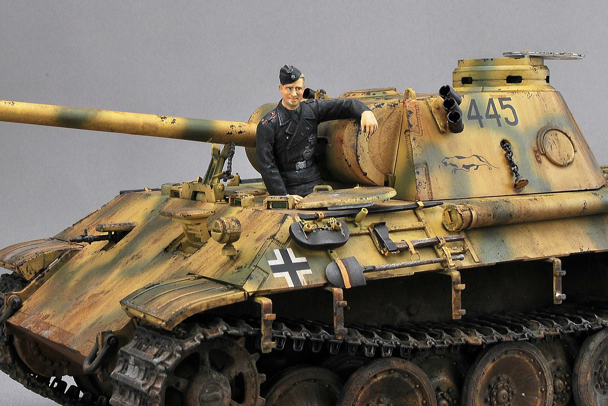 PANTHER D DRAGON 1/35 FINISHED WORK TANK COMMANDER