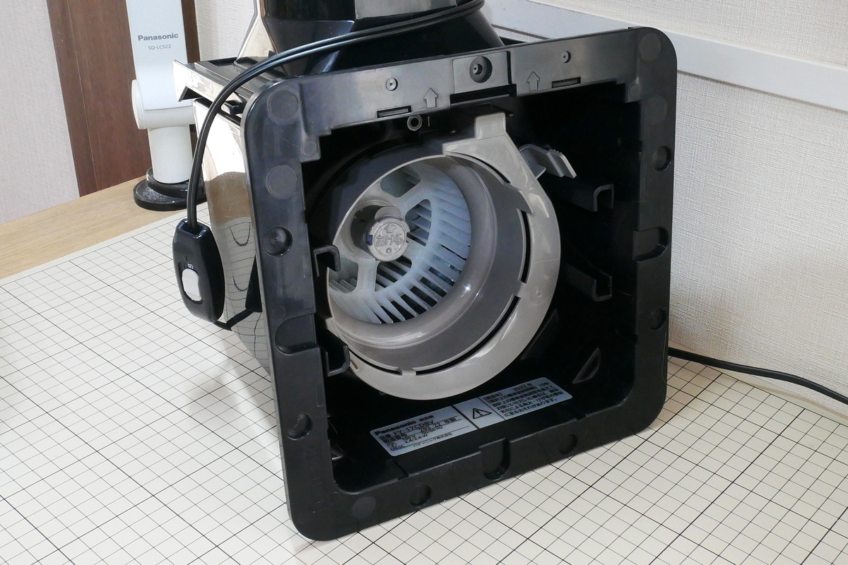A Plastic Model Spray Booth, self-made, only Ventilator Duct Connected