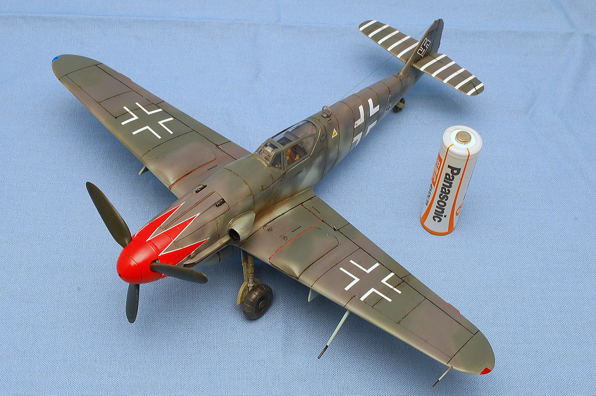 メッサーシュミット Bf-109K-4 アカデミー 1/48 迷彩塗装は大戦末期のドイツ軍機