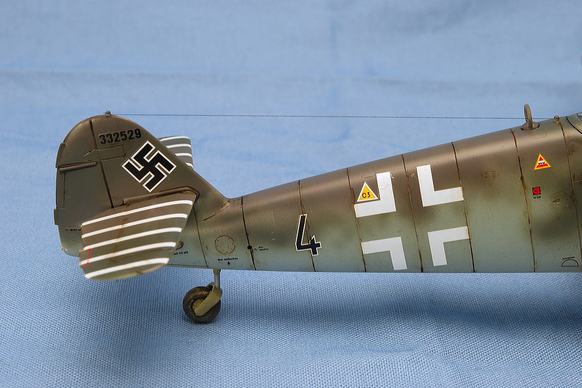 メッサーシュミット Bf-109K-4 アカデミー 1/48 ハーケンクロイツマーク 分割デカール