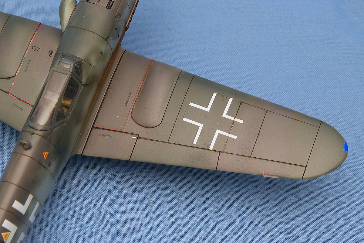 メッサーシュミット Bf-109K-4 アカデミー 1/48 ダークグレーとダークグリーンの迷彩