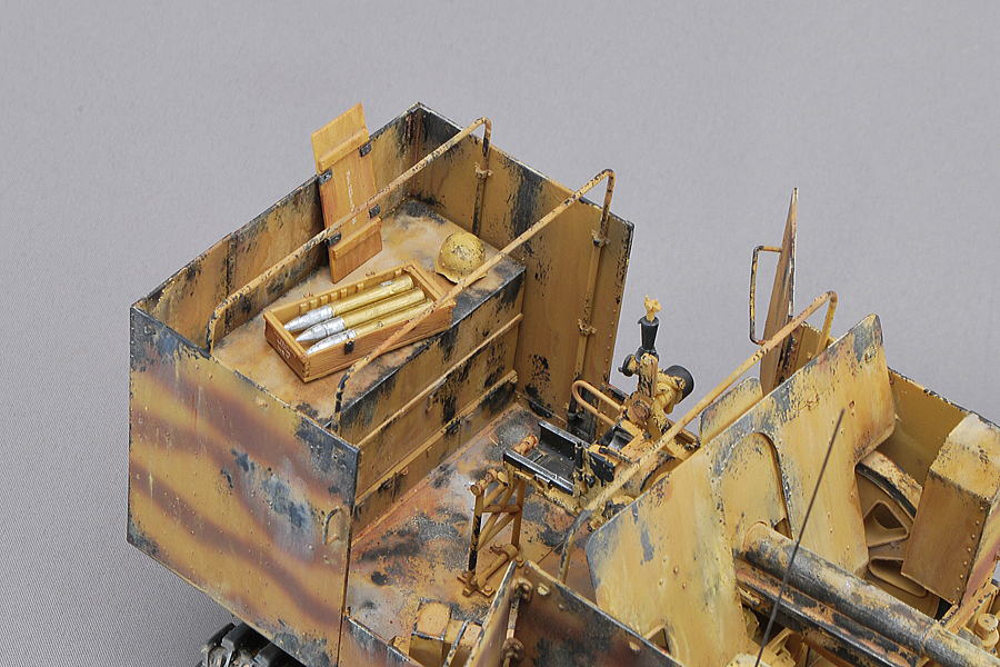 ディアナ 対戦車砲 5tハーフトラック ブロンコ 1/35 完成写真 砲弾とヘルメット