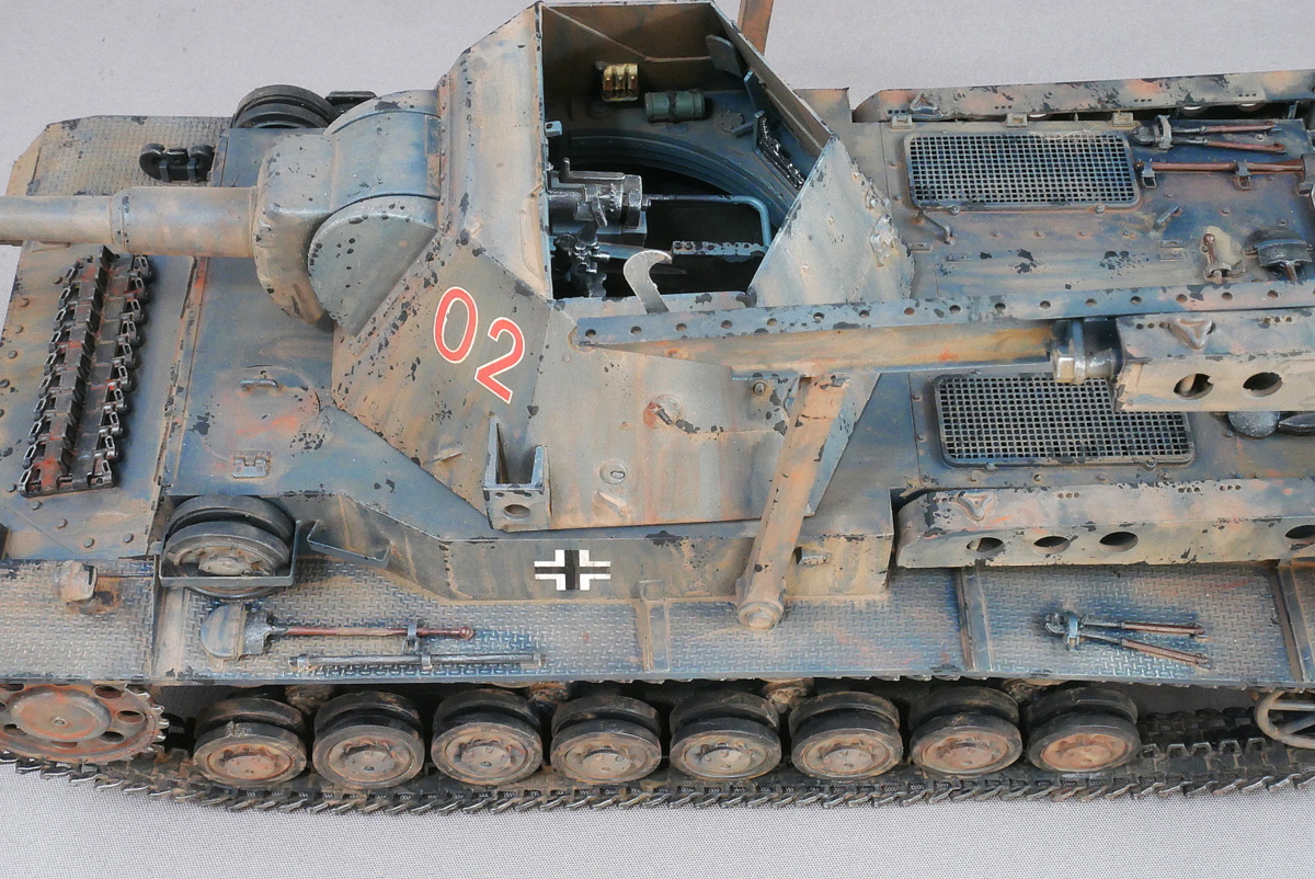 ドイツ軍 自走榴弾砲IVb ホイシュレッケ トランペッター 1/35 プラモデル製作手順 組立と塗装 製作記 完成写真