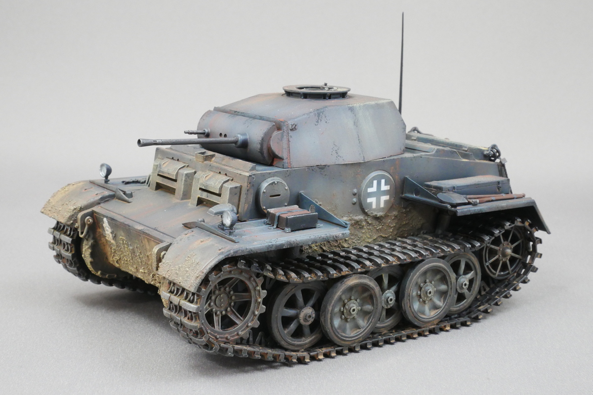 II号戦車J型 VK16.01 ドイツ軍軽戦車 ホビーボス 1/35 組立と塗装 