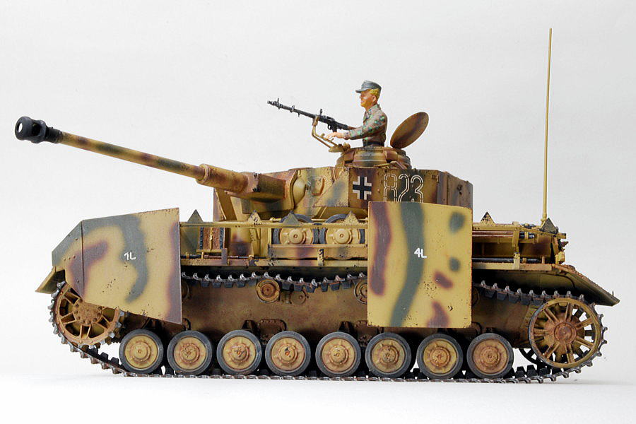 IV号戦車H型 ドラゴン 1/35 完成写真 シュルツェンの迷彩塗装
