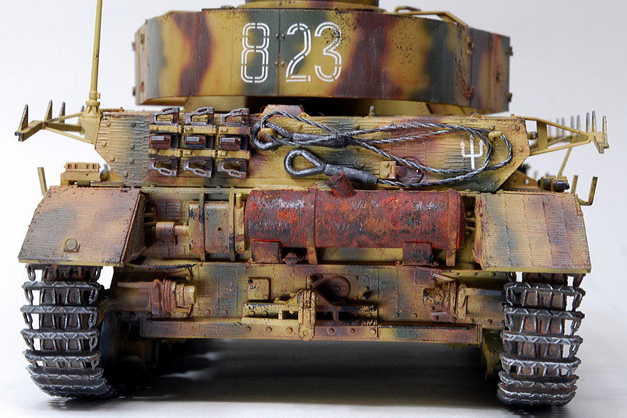 IV号戦車H型 ドラゴン 1/35 完成写真 戦車のマフラーの塗装