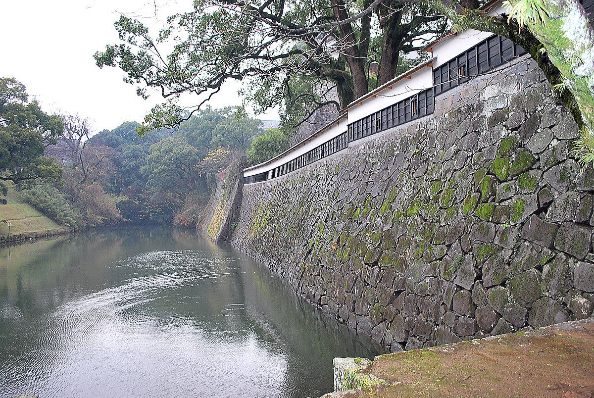 熊本城の城壁とお堀