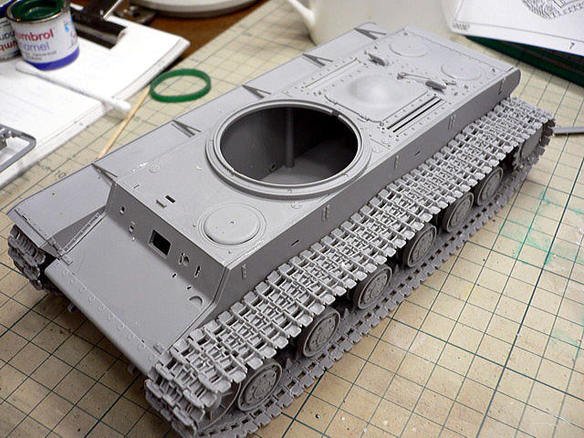 KV-2 鹵獲戦車 トランペッター 1/35 シャーシの組立