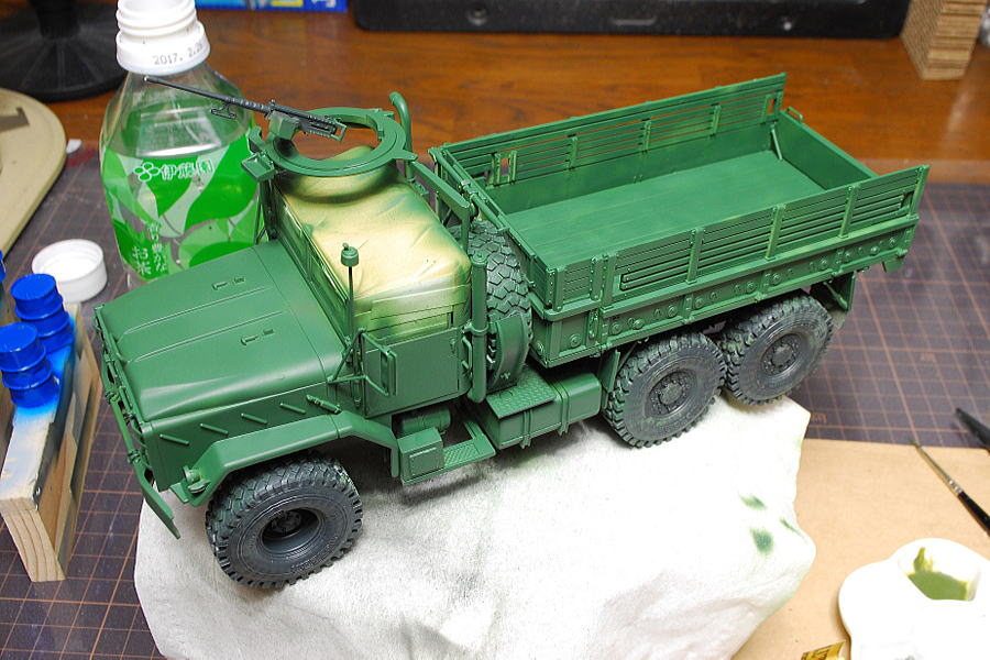 M923A1 ビッグフット 軍用貨物トラック イタレリ 1/35 ベースになるのはMr.Colorの302番、グリーンFS34092