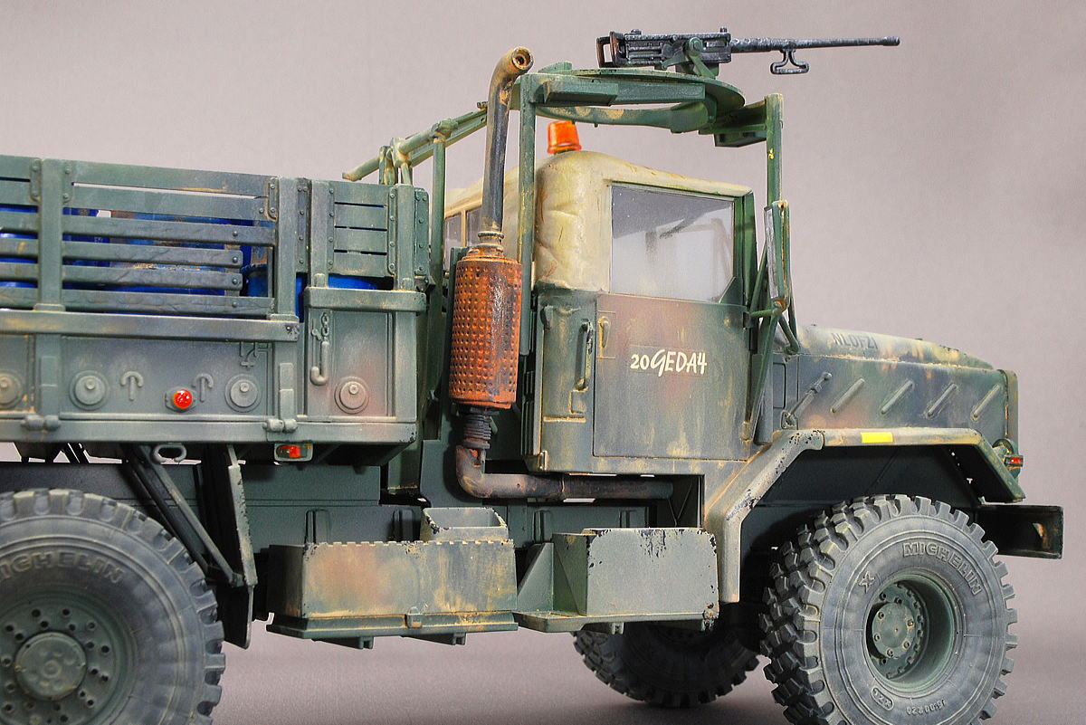 M923A1 ビッグフット 軍用貨物トラック イタレリ 1/35 完成写真 自衛用に機銃で武装