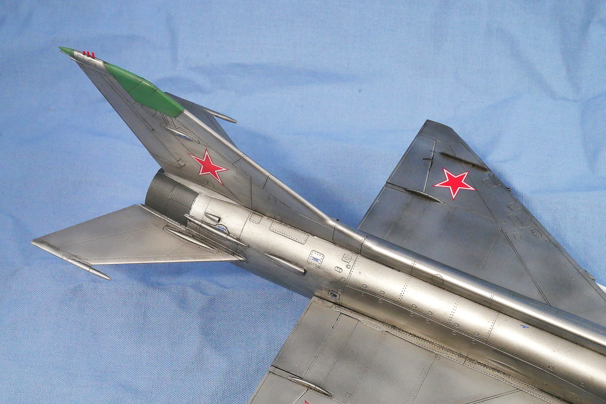 ソビエト空軍 MiG-21F-13 フィッシュベッド トランペッター 1/48 プラモデル製作手順 組立と塗装 製作記 完成写真
