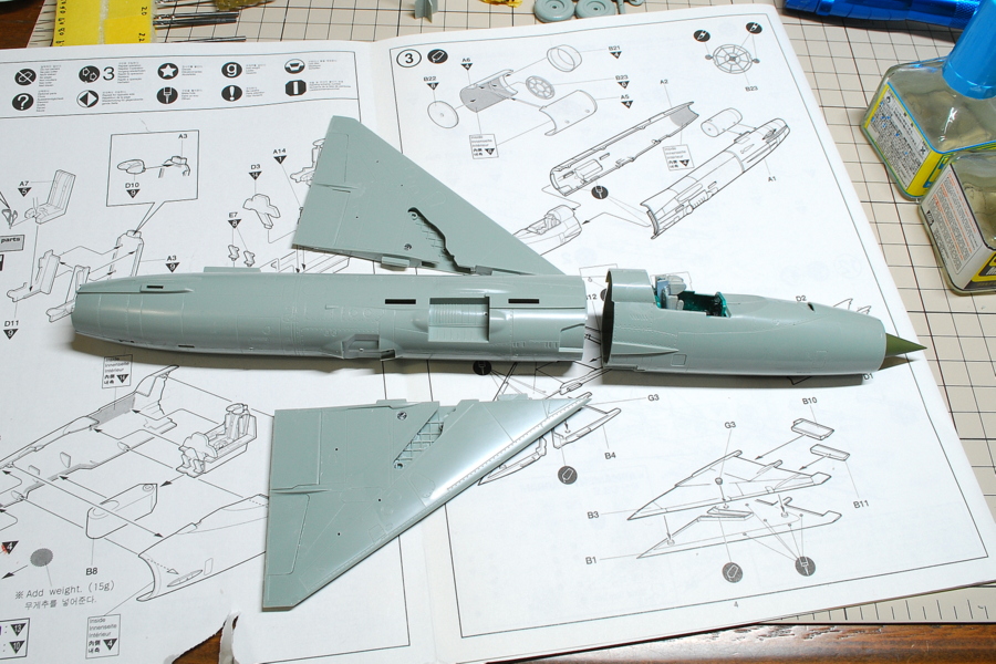 MiG-21MF アカデミー 1/48 レドームだけグリーンFS34102で塗装