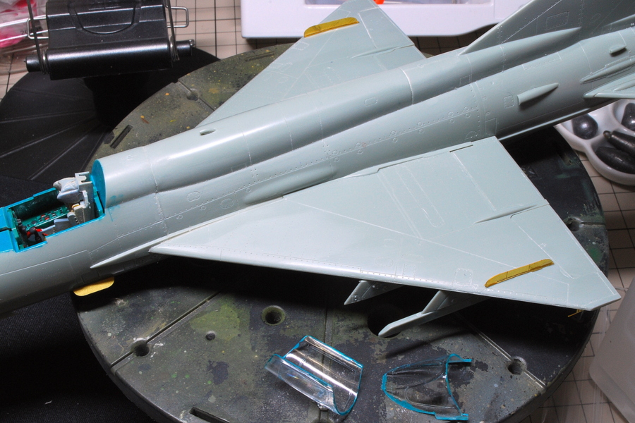 MiG-21MF アカデミー 1/48 主翼上面のエッチングパーツ