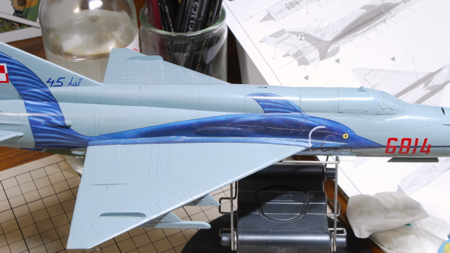 MiG-21MF アカデミー 1/48 マークソフターや強力な軟化剤を使用し過ぎてシワシワ