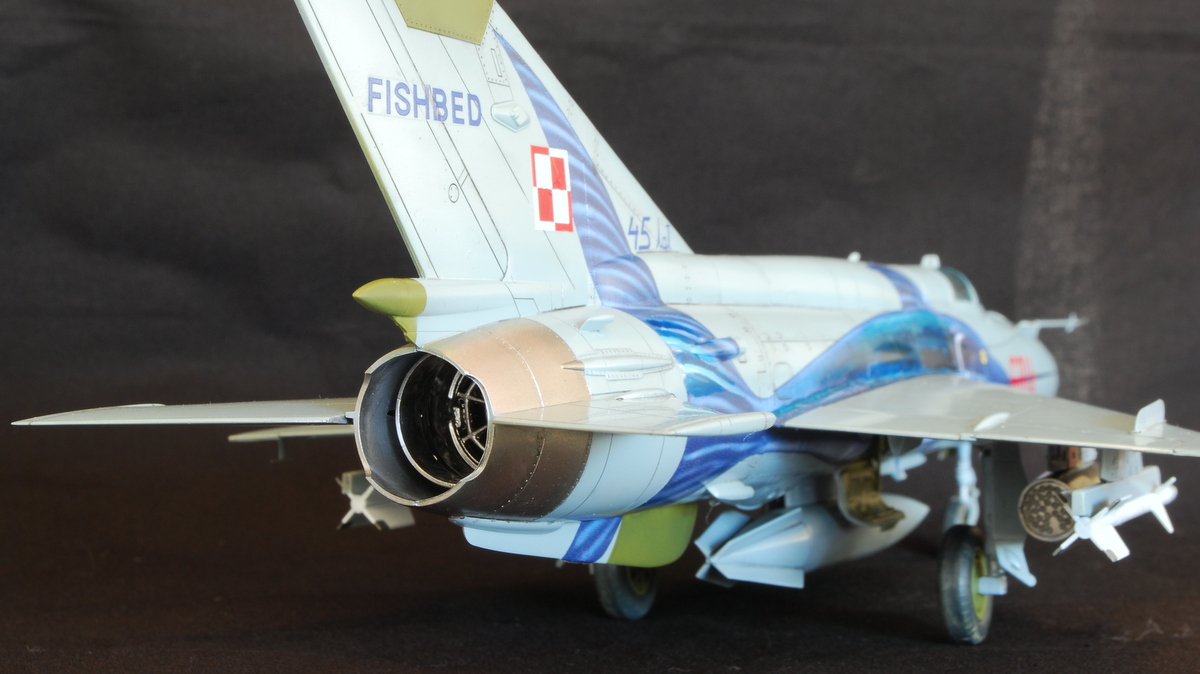 MiG-21MF アカデミー 1/48 完成写真 ジェットエンジンの排気口と垂直尾翼