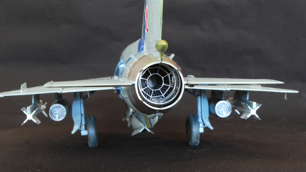 MiG-21MF アカデミー 1/48 完成写真 ジェットエンジンの排気口
