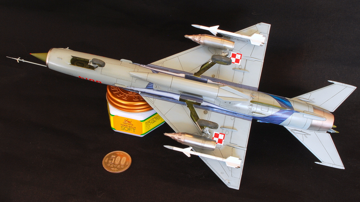 MiG-21MF アカデミー 1/48 完成写真 K-13Aレーダーアトールミサイル