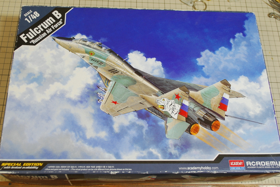 MiG-29 UB ラーストチカ フルクラムB ファルクラム アカデミー 1/48 箱絵 ボックスアート