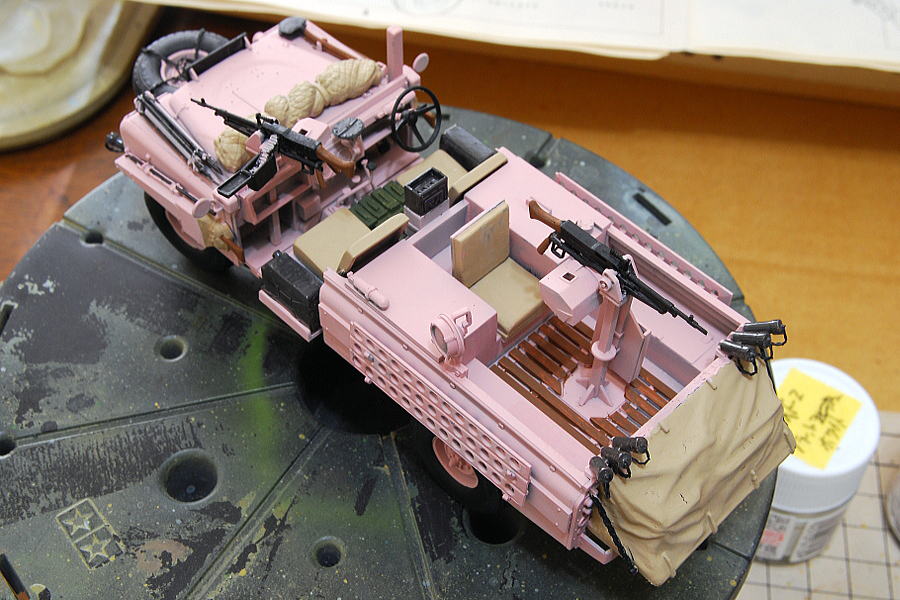 ピンクパンサー SASランドローバー イギリス軍砂漠用特殊車両 タミヤ 1 