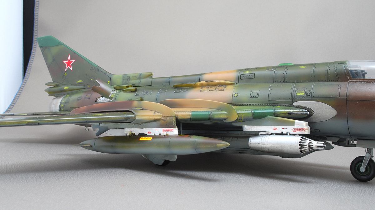 スホーイ Su-17/22M4 フィッター 戦闘爆撃機 セマー 1/48 完成写真
