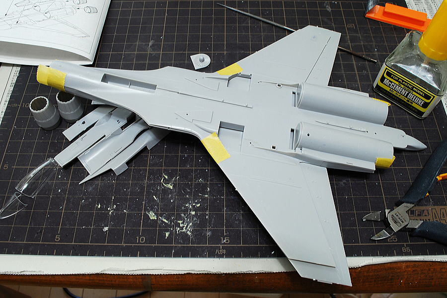 Su-33 フランカーD ハセガワ 1/72 裏面の主翼の合わせが少しはみ出る
