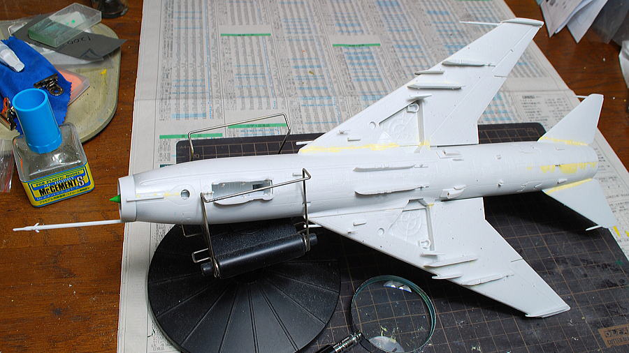 Su-7 フィッター セマー SMER 1/48 胴体下面に部品