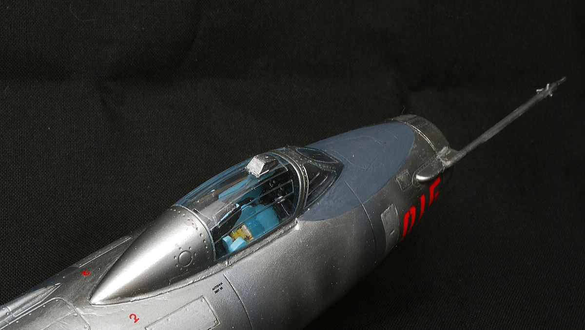 Su-7 フィッター セマー SMER 1/48 完成写真 操縦席前面のダークグレーの反射防止