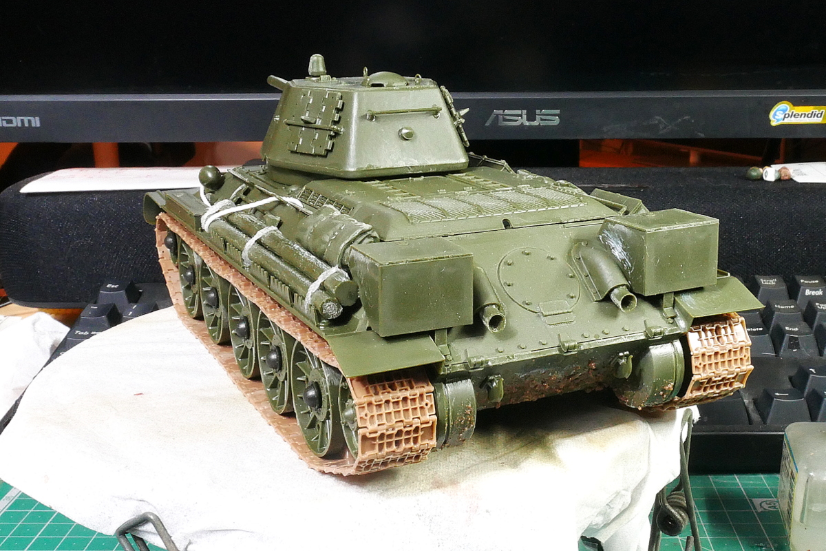 ソビエト陸軍 T34/76戦車 1943年型 タミヤ 1/35 プラモデル製作手順 組立と塗装 製作記 完成写真