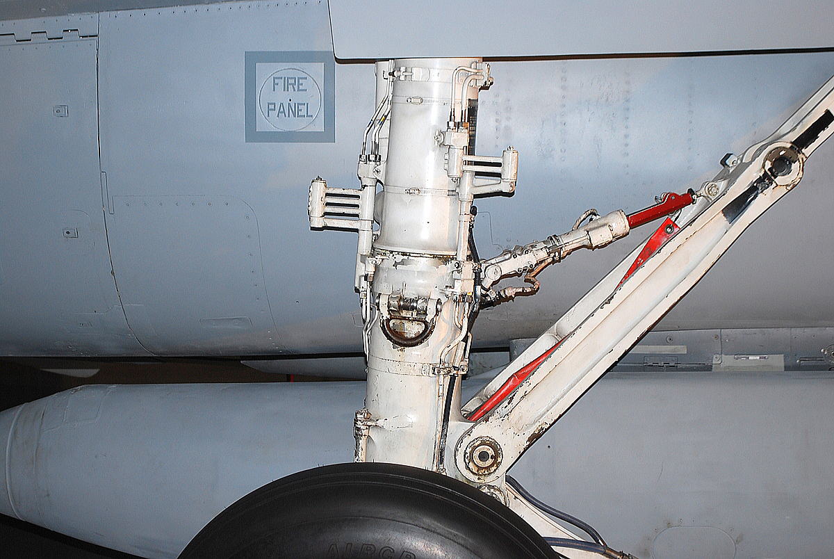 チャンス・ヴォート RF-8G クルセイダーのランディングギア