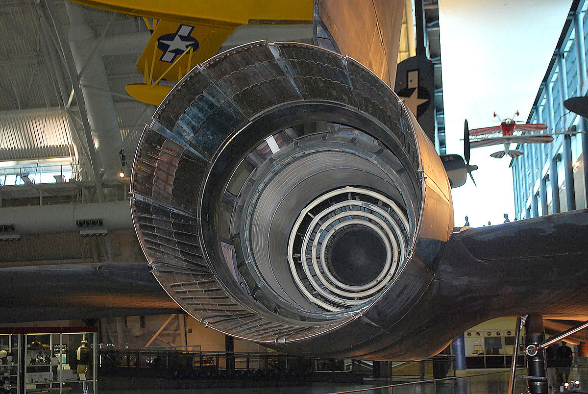 超音速高高度戦略偵察機 ロッキード SR-71A ブラックバード。ジェットエンジンノズルの内側。
