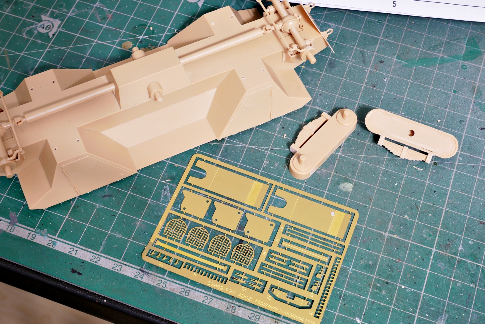 ドイツ軍 ADGZ 8輪装甲車 シュタイアー ホビーボス 1/35 プラモデル製作手順 組立と塗装 製作記 完成写真