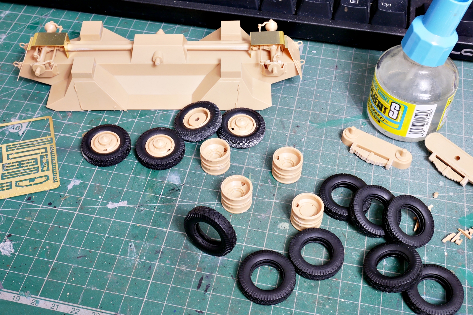 ドイツ軍 ADGZ 8輪装甲車 シュタイアー ホビーボス 1/35 プラモデル製作手順 組立と塗装 製作記 完成写真