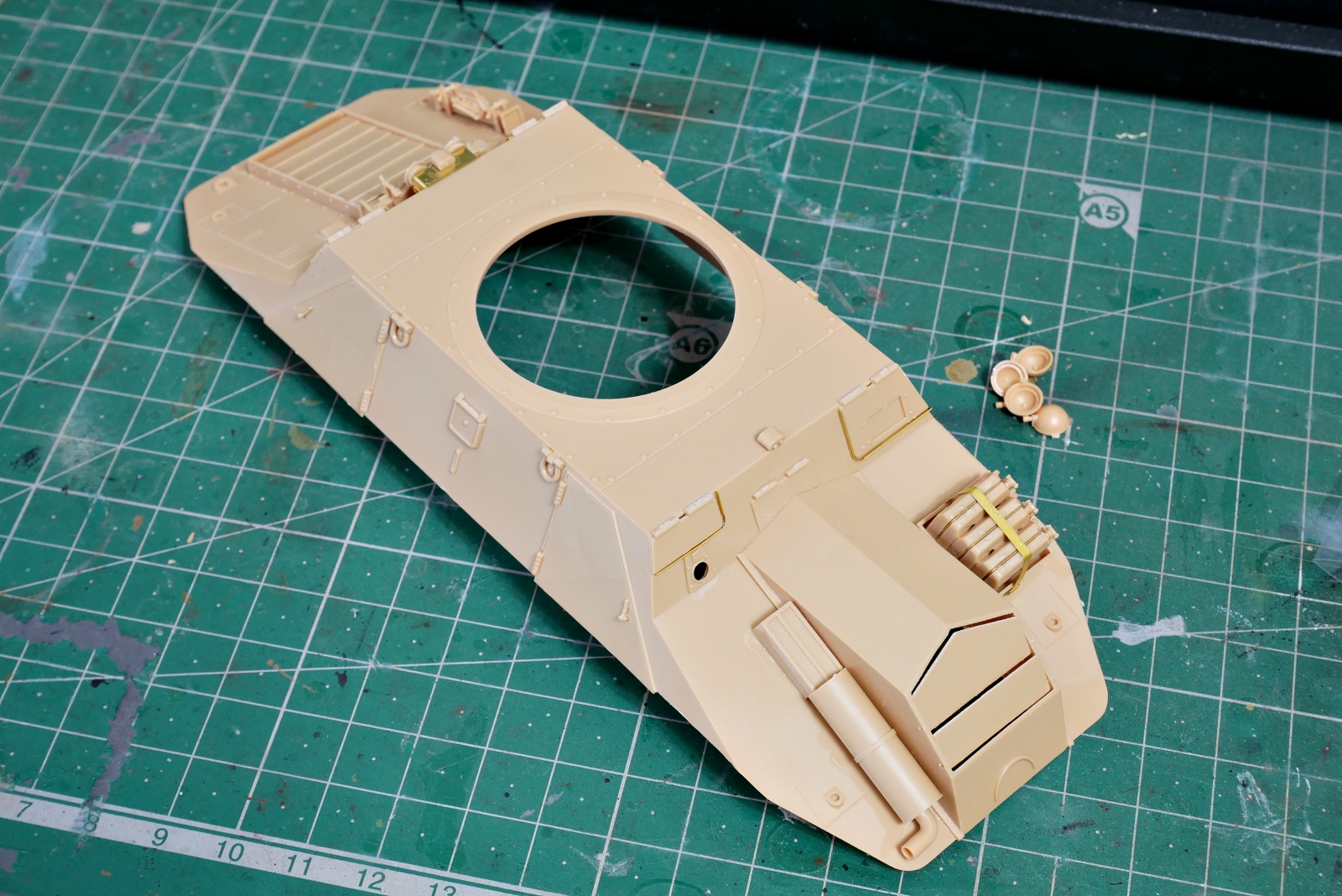 ドイツ軍 ADGZ 8輪装甲車 シュタイアー ホビーボス 1/35 プラモデル製作手順 組立と塗装 製作記 完成写真