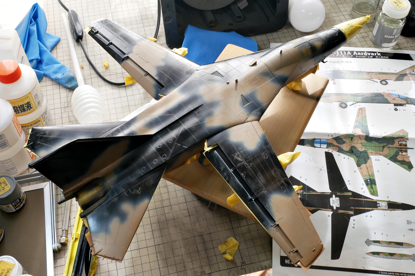 アメリカ空軍戦闘爆撃機 F-111A アードバーグ ホビーボス 1/48 プラモデル製作手順 組立と塗装 製作記 完成写真
