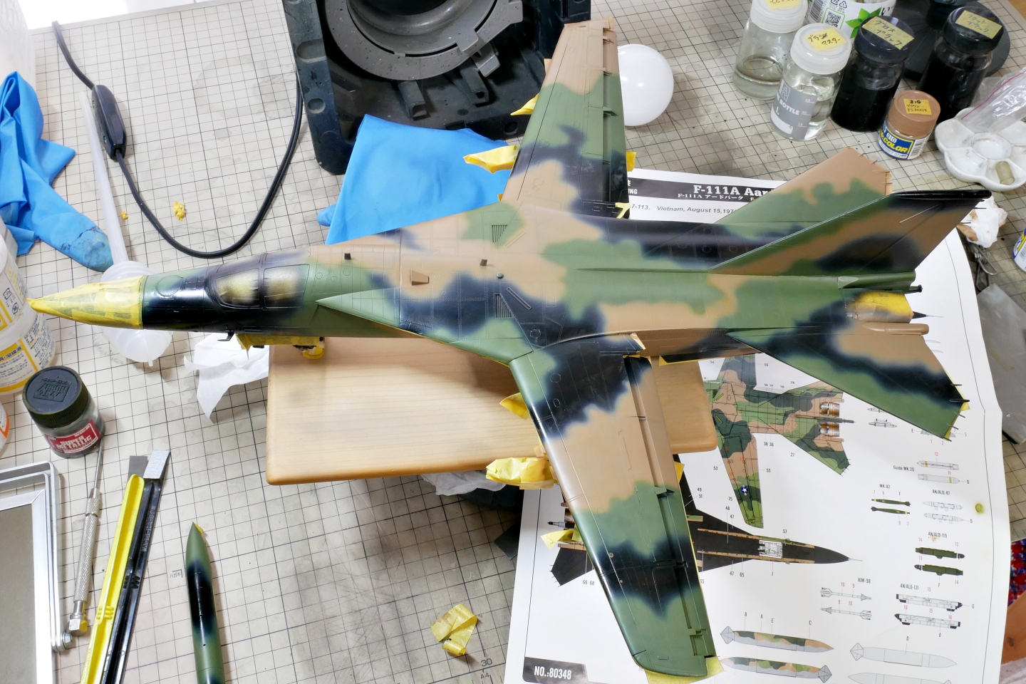 アメリカ空軍戦闘爆撃機 F-111A アードバーグ ホビーボス 1/48 プラモデル製作手順 組立と塗装 製作記 完成写真