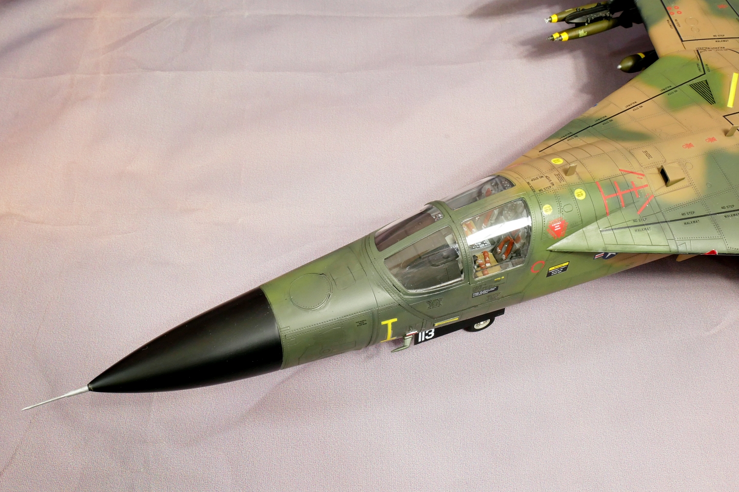 アメリカ空軍戦闘爆撃機 F-111A アードバーグ ホビーボス 1/48 プラモデル製作手順 組立と塗装 製作記 完成写真