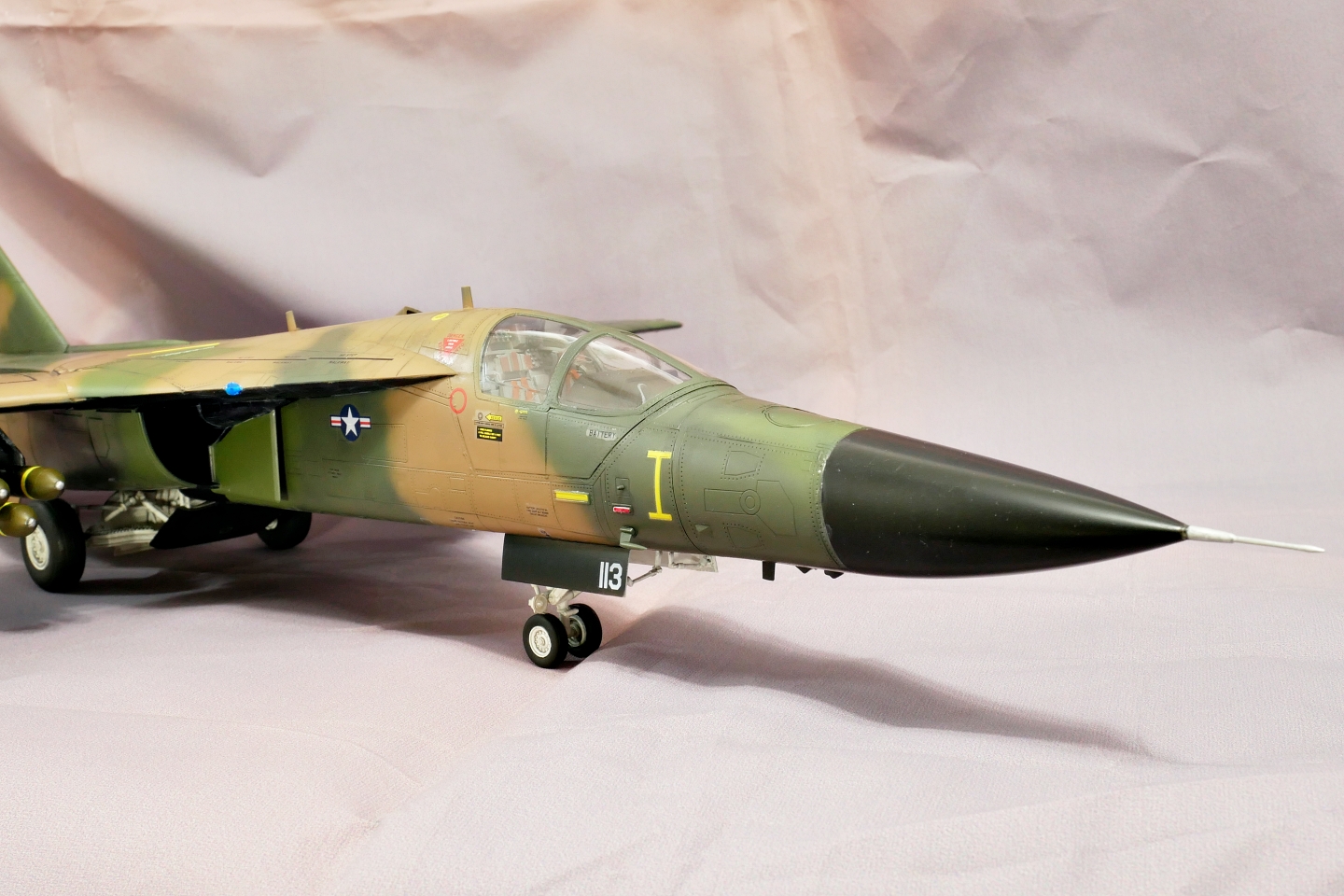 アメリカ空軍戦闘爆撃機 F-111A アードバーグ ホビーボス 1/48 プラモデル製作手順 組立と塗装 製作記 完成写真