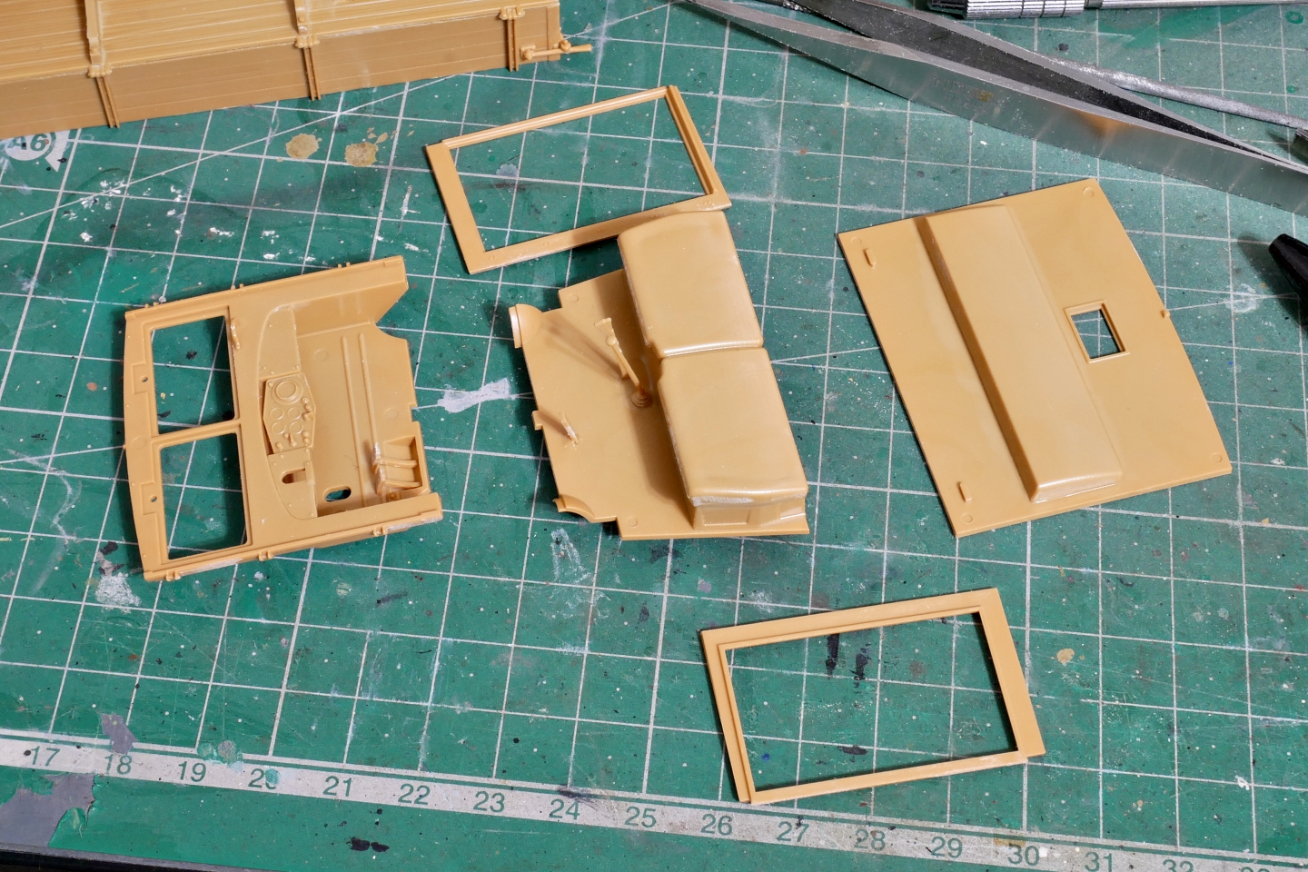 ドイツ軍 ダイムラーベンツ L-4500 軍用トラック ズベズダ 1/35 プラモデル製作手順 組立と塗装 製作記 完成写真