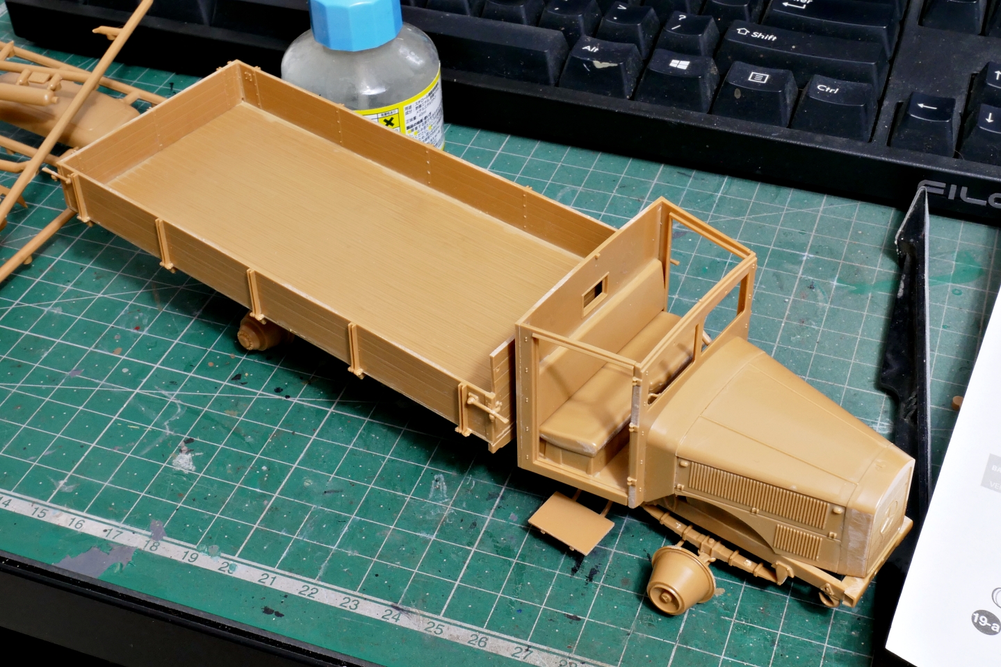 ドイツ軍 ダイムラーベンツ L-4500 軍用トラック ズベズダ 1/35 プラモデル製作手順 組立と塗装 製作記 完成写真