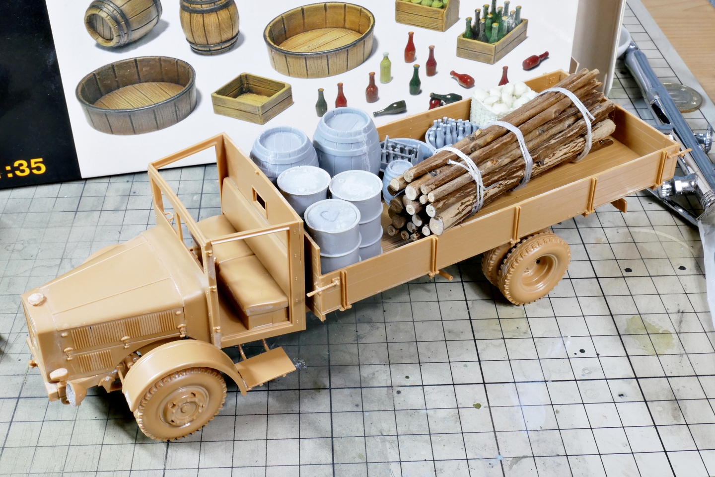 ドイツ軍 ダイムラーベンツ L-4500 軍用トラック ズベズダ 1/35 プラモデル製作手順 組立と塗装 製作記 完成写真