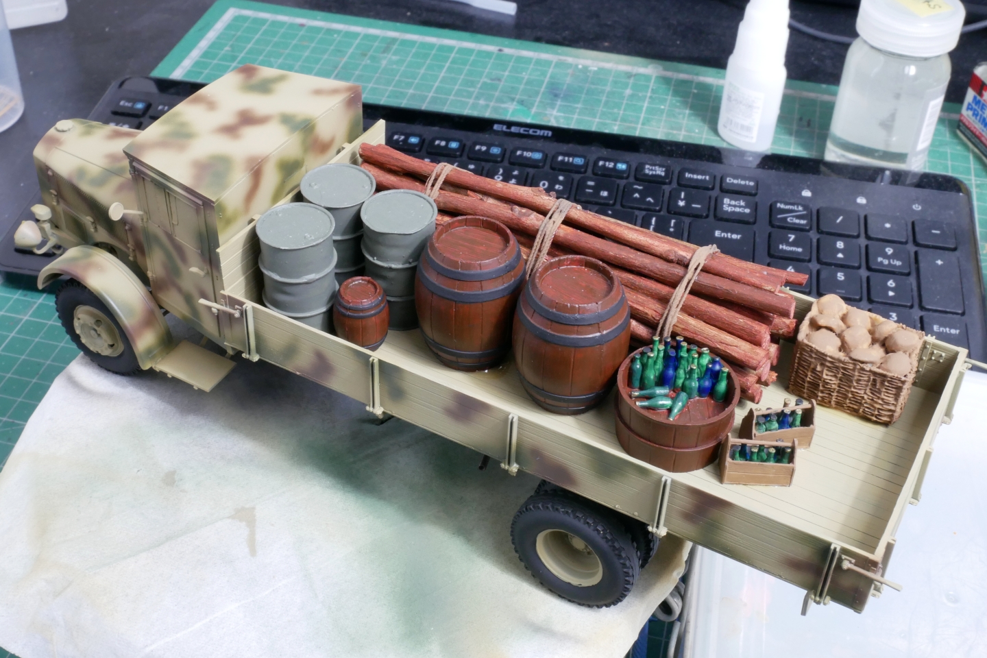 ドイツ軍 ダイムラーベンツ L-4500 軍用トラック ズベズダ 1/35 プラモデル製作手順 組立と塗装 製作記 完成写真
