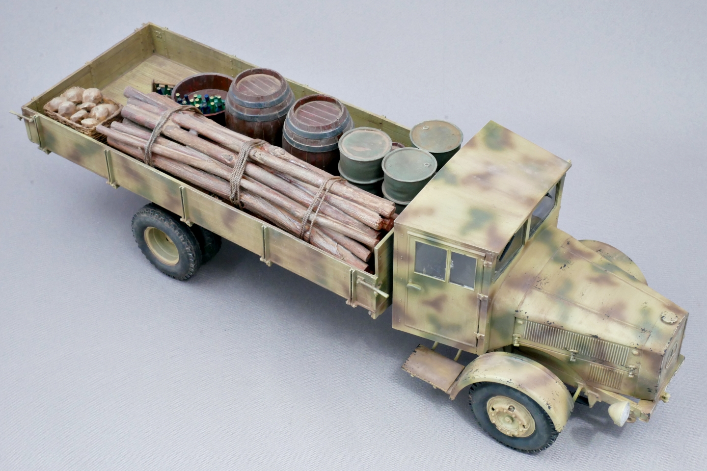 ドイツ軍 ダイムラーベンツ L-4500 軍用トラック ズベズダ 1/35 プラモデル製作手順 組立と塗装 製作記 完成写真