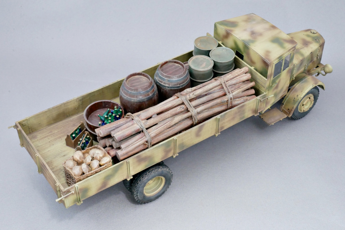 ドイツ軍 ダイムラーベンツ L-4500 軍用トラック ズベズダ 1/35 プラモデル製作手順 組立と塗装 製作記 完成写真