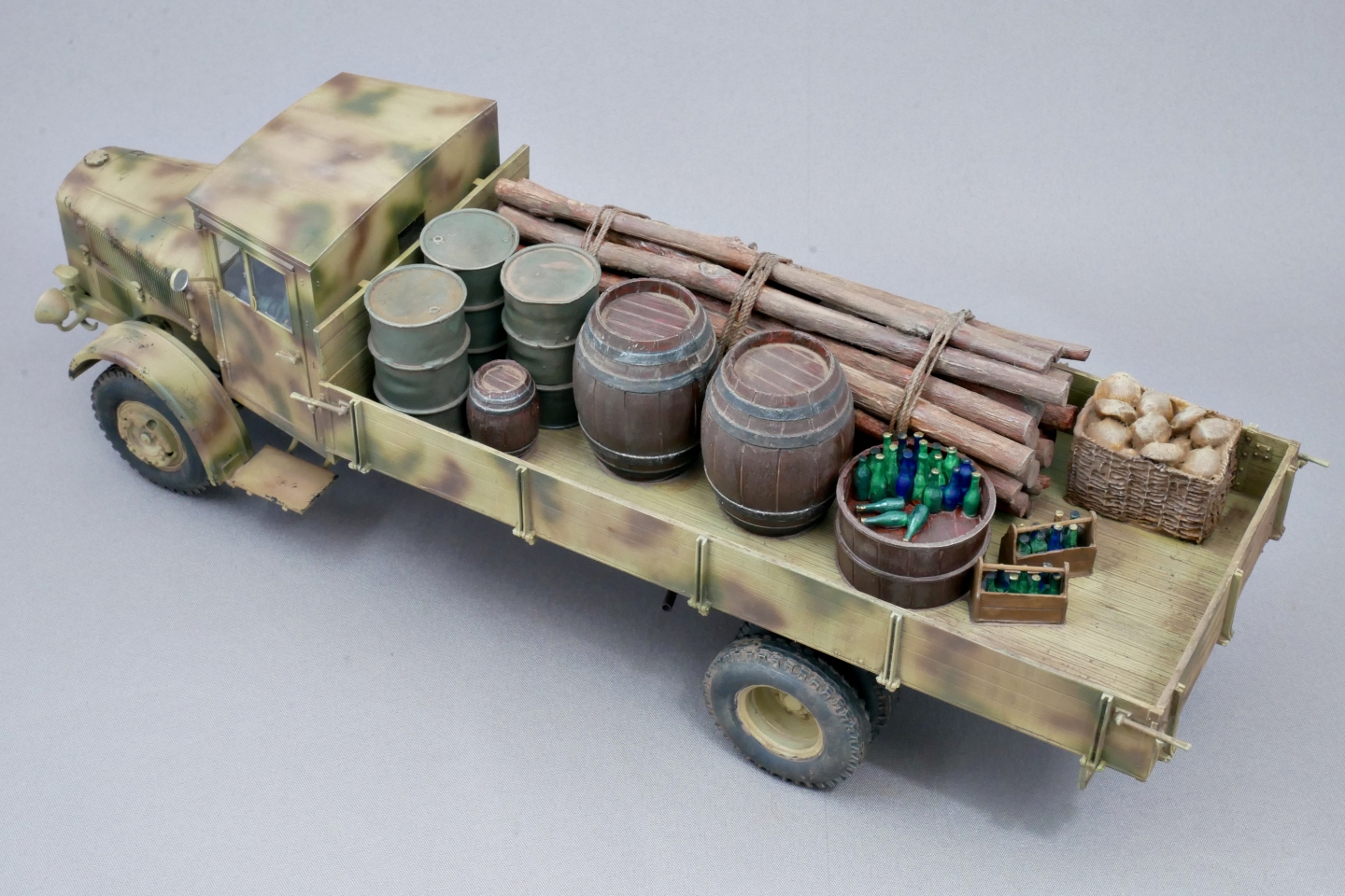 ドイツ軍 ダイムラーベンツ L-4500 軍用トラック ズベズダ 1/35 プラモデル製作手順 組立と塗装 製作記 完成写真