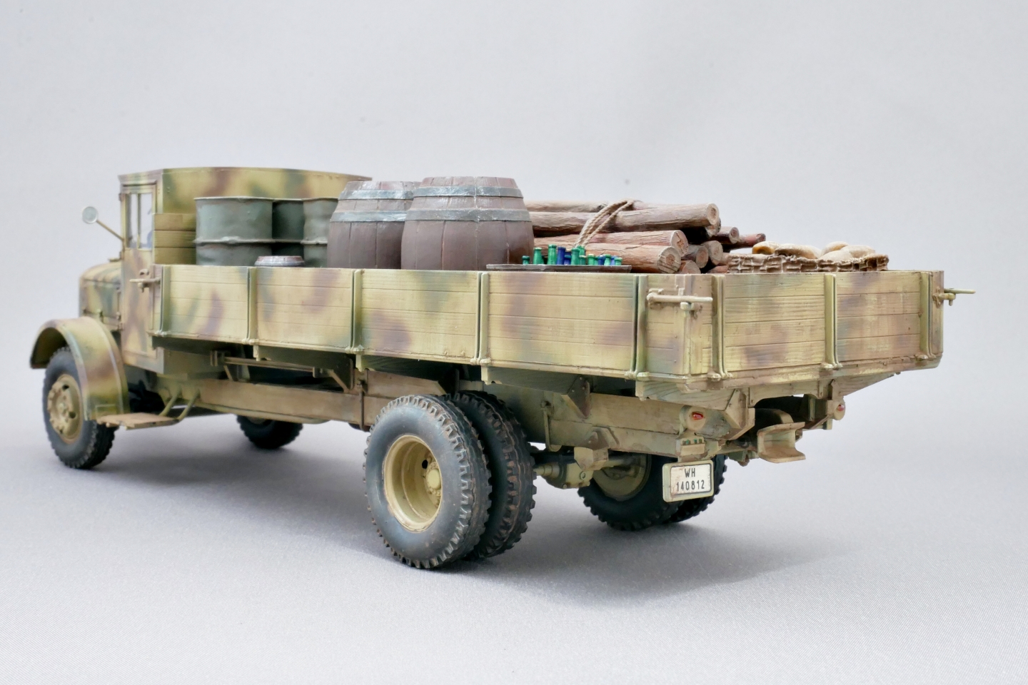ドイツ軍 ダイムラーベンツ L-4500 軍用トラック ズベズダ 1/35 プラモデル製作手順 組立と塗装 製作記 完成写真