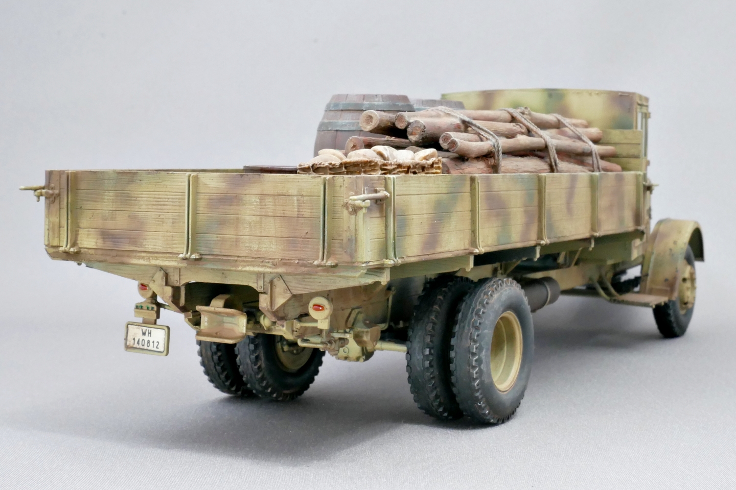ドイツ軍 ダイムラーベンツ L-4500 軍用トラック ズベズダ 1/35 プラモデル製作手順 組立と塗装 製作記 完成写真