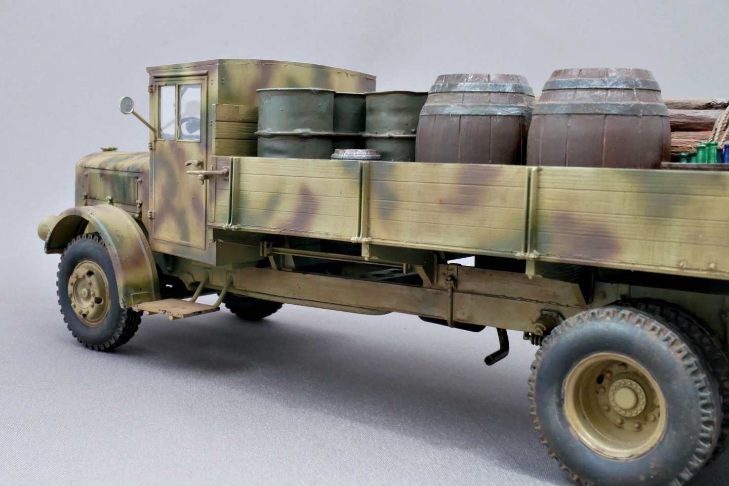 ドイツ軍 ダイムラーベンツ L-4500 軍用トラック ズベズダ 1/35 プラモデル製作手順 組立と塗装 製作記 完成写真